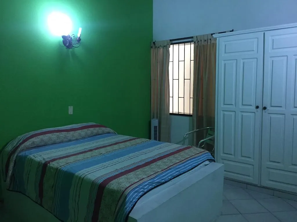 ميديلين Pitstop Guest House