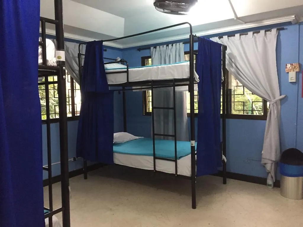 ميديلين Pitstop Guest House
