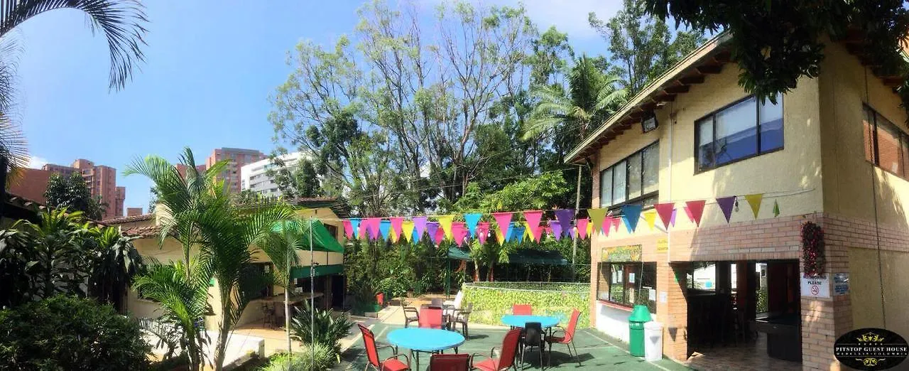 Pitstop Guest House Medellín